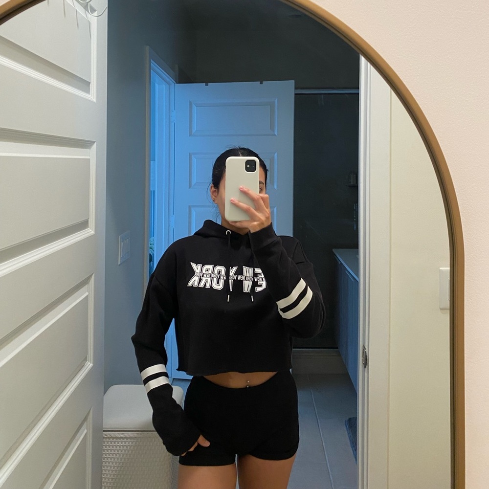 H&M New York Cropped Hoodie